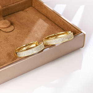 Joyería CM de Oro de 14k al Por Mayor, Latón Chapado en Oro, Zirconia Cúbica de Moda, Aretes de Aro Grande para Mujer, Arracadas Huggie, Pendientes <span class=keywords><strong>Cuff</strong></span> - Product Image 4