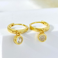 Boucles d'oreilles à breloques en zircon cubique tendance personnalisée sertissage de lunette bijoux simples plaqué or 18 carats cerceaux pour femmes