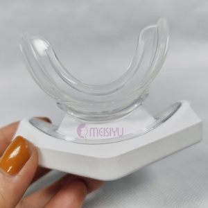 Mini Appareil Repulpant pour les Lèvres en Silicone avec Thérapie LED Rechargeable pour Réduire les Rides des Lèvres et un Effet Jeunesse - Product Image 4