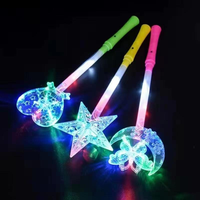 Großhandel LED Leucht-Zauberstab Stern Mond Schneeflocke Herz Schmetterling Blinkende Neon Bunte Weihnachtsfeier Festival Konzert Zubehör