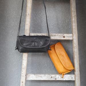 Sac à bandoulière en cuir véritable pour femmes, sac à bandoulière en cuir de vache de première qualité, sac carré vintage simple et petit, sac unisexe pour couple - Product Image 1