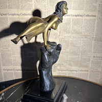 Sculpture Artistique Artisanale Créative en Bronze Poing Géant Féminin pour Décoration de Jardin Extérieur Découpe et Impression Personnalisées Couleur sur Mesure