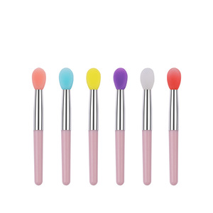 Pinceau <span class=keywords><strong>à</strong></span> lèvres mini en silicone violet personnalisé, manche en plastique, portable, multifonctionnel, pour estomper les fards <span class=keywords><strong>à</strong></span> paupières scintillants - Product Image 1