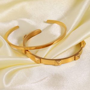 Vòng Tay Thịnh Hành Năm 2023 Vòng Tay Cổ Rộng Phong Cách Punk Cho Nữ Vòng Tay Kim Tự Tháp Trang Sức Hip Hop Vòng Tay Kim Loại Mạ Vàng 18K - Product Image 4