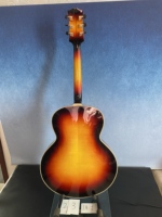 Guitare acoustique artisanale en érable massif avec touche en ébène, instrument de jazz, fabrication sur mesure par luthier, prêt à être expédié