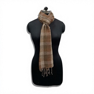 Écharpe longue en laine à carreaux pour femme, à porter au quotidien en hiver, bordure à franges brunes - Product Image 1