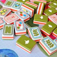 Ubin Mahjong Retro Amerika Mewah 4 Lapis Akrilik dengan Seni Burung dan Bunga 160PCS Set Permainan Mahjong Kustom untuk Pesta dan Hadiah