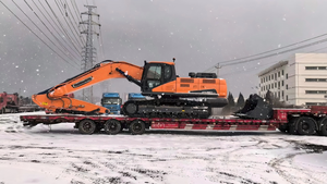Excavatrice sur chenilles Doosan DX360LCA, machine de construction robuste de couleur orange - Product Image 5