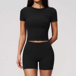 Ensemble Crop Top Manches Courtes et Short Taille Haute Effet Ventre Plat pour <span class=keywords><strong>Femme</strong></span>, Idéal Yoga et Entraînement, Personnalisable avec Logo, Fabricant OEM en Gros - Product Image 1