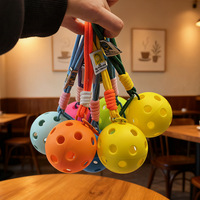 Breloques innovantes de pickleball en stock, mini-pendentifs et articles cadeaux avec design à 40/26 trous, taille de balle de 7,4 cm
