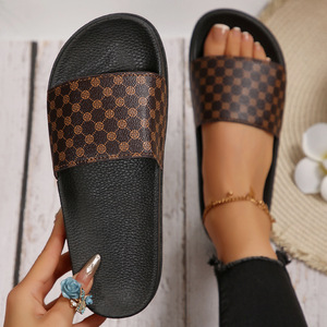 Outdoor Factory Direct Drop-shipping Flat <b>Heel</b> Customize Logo slippers for Women Outdoor Designer Fashion Ladies home slippers - Product Image 3