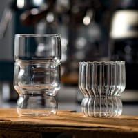 Tasses en verre borosilicate transparent créatives pour un design rayé potelé pour le café et le thé américains glacés