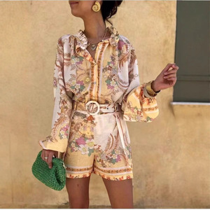 Ensemble pantalon et short imprimé à col montant et manches lanternes, style court, élégant pour le trajet quotidien, collection Printemps 2025, pour femme - Product Image 1