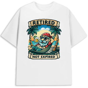 Camiseta con cuello redondo y estampado divertido de playa para hombres y mujeres, con diseño de jubilación, no vencida, para personas que han retiradose - Product Image 1