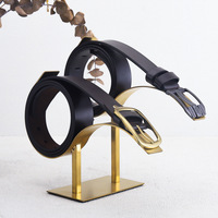 Magasin de détail boutique accessoires comptoir support de ceinture dessus de table or métal hommes ceinture présentoir