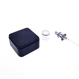 ขวดน้ำหอมแก้วใสทรงสี่เหลี่ยมผืนผ้า ขนาด 50 มล. พร้อมฝาสีดำทรงกลม - Product Image 3