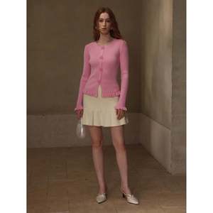 Pull rose bébé à manches évasées XS, tricot pour femme - Product Image 2