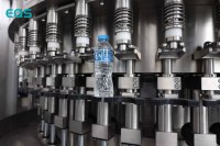 Ligne de production entièrement automatique 3 en 1 pour la fabrication d'eau PET, le lavage, le remplissage et le capsulage Machine d'embouteillage d'eau minérale pure