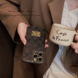 <span class=keywords><strong>เคส</strong></span>โทรศัพท์<span class=keywords><strong>มือ</strong></span><span class=keywords><strong>ถือ</strong></span>หนัง PU ดีไซน์แบรนด์หรู ขอบชุบเคลือบ สำหรับ iPhone 15 Pro - Product Image 2