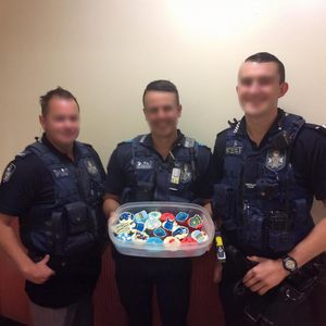 Adornos Comestibles para Cupcakes con Forma de Helicóptero, Coche, Perro, Insignia y Uniforme de Policía, Decoraciones para Pasteles de Fiesta de Cumpleaños con Temática Policial - Product Image 4