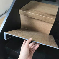 SPC Quadratische Kanten-Treppenstufenabdeckung mit Holzmaserung Rutschfeste Stufenabdeckung für Innentreppen