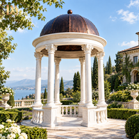 Gazebo en marbre blanc sculpté à la main, colonne romaine, pavillon en pierre avec dôme métallique pour jardin de villa