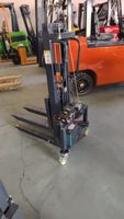 Mini empileur portatif à chargement automatique 1.6M hauteur de levage empileur simple à chargement automatique