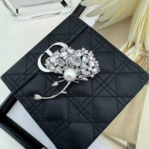 เข็มกลัดหรูหราทรงดอกแดนดิไลออนประดับพลอยแดงคอรันดัมคุณภาพสูง พร้อมไข่มุกน้ำจืดสุดหรู เหมาะสำหรับตกแต่งเสื้อโค้ท - Product Image 5