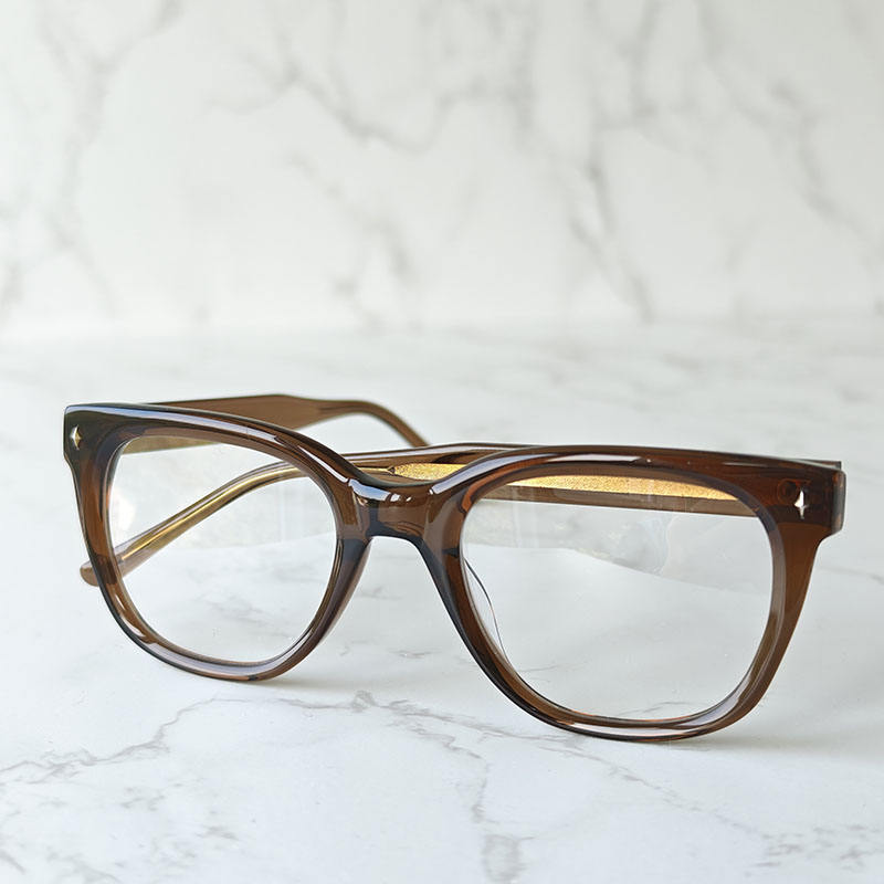 สีน้ำตาล