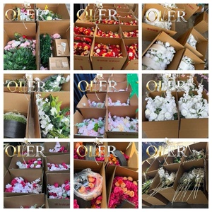 ฉากหลังงานแต่งงาน จัดดอกไม้ประดับ ดอกกุหลาบแดงประดิษฐ์ รูปทรงโค้งรูปหัวใจ สำหรับขอแต่งงาน ตกแต่งงานหมั้น - Product Image 2