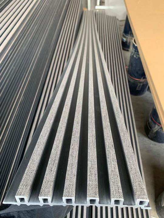 สีเทาอ่อน