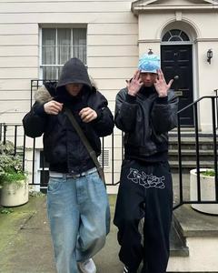 Pantalones <span class=keywords><strong>Cargo</strong></span> Vaqueros Blancos Personalizados para Hombre, Estilo Retro, Holgados, con Estampado de Letras, Parche Bordado, Diseño Sostenible Resistente al Viento, Alta Visibilidad - Product Image 3