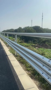 تصميم مباشر من المصنع لحواجز حماية متنوعة، بما في ذلك حواجز الطرق السريعة، وحواجز الطرق السريعة السريعة، وأسوار الملاعب، وغيرها. - Product Image 5