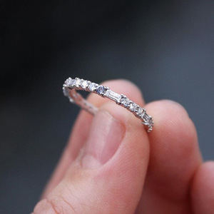 Anello dal Design a Fila Singola, Stile Minimalista per Donne - Product Image 4