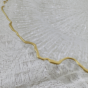 Assiettes de présentation en plastique transparent à bord doré pour le dîner de mariage Vente en gros <span class=keywords><strong>pas</strong></span> <span class=keywords><strong>cher</strong></span> - Product Image 6