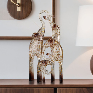 Décoration d'intérieur contemporaine en résine transparente avec feuille d'or, motif famille d'éléphants, couleur bleu et or - Product Image 1