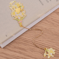 Marque-page en laiton creux personnalisé à motif floral avec impression UV et pendentif, idéal pour les amateurs de livres – Excellent rapport qualité-prix