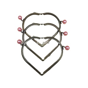 10.5*6 centimetri a Forma di Cuore Della Borsa Del Metallo <span class=keywords><strong>con</strong></span> Belle Perle - Product Image 1