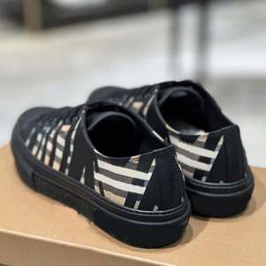 Zapatos Deportivos de Lona de Diseño de Lujo de Alta Calidad 2026 para Hombre y Mujer, Zapatillas de Moda de Verano en Caja Original - Product Image 3