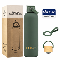 Bouteille d'eau isotherme sous vide en acier inoxydable 304 de 750 ml avec revêtement caoutchouc, gourde de sport mate avec couvercle à paille pour la gym - Vente en gros