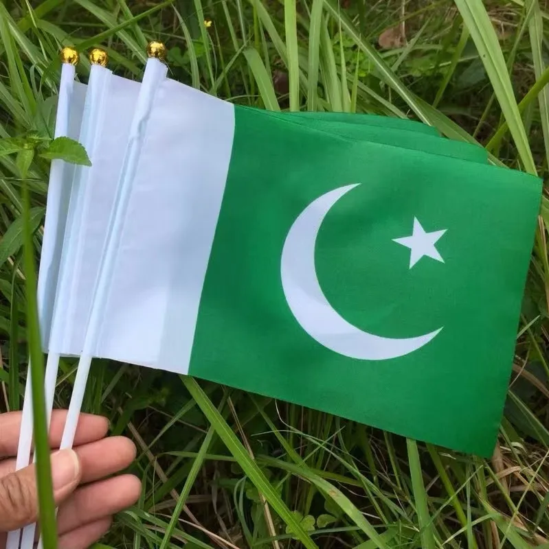 Pengiriman Gratis Bendera Tangan Pakistan Bendera Meja Poliester 14X21CM dengan Tiang Negara Terbang Tongkat Melambai Tangan Bendera Pakistan