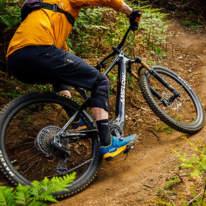 VTT électrique Amflow PL Carbon 800Wh, cadre en fibre de carbone, suspension intégrale, moteur central, 12 vitesses, batterie au lithium - Product Image 3