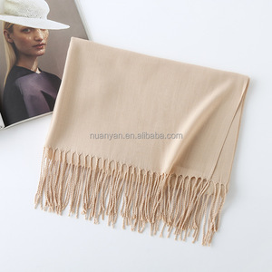 Khăn choàng len nữ mùa đông dày dặn ấm áp, kiểu dáng đơn giản, thiết kế tùy chỉnh bán buôn, chất liệu cashmere, có tua rua - Product Image 2