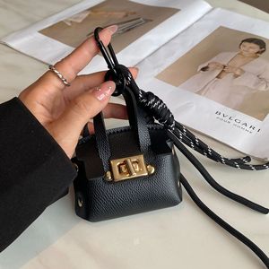 Mini llavero de cuero platino con colgante multifunción portátil para bolso, nuevo llavero para lápiz labial, auriculares y mini bolso - Product Image 2