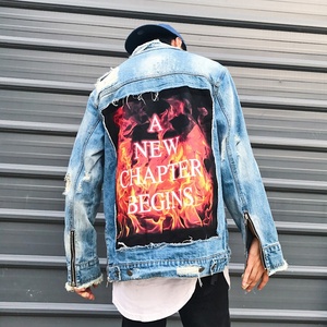 Vestes en jean déchirées personnalisées pour hommes, style hip-hop américain, avec imprimé flamme et fermeture éclair, vente en gros - Product Image 2