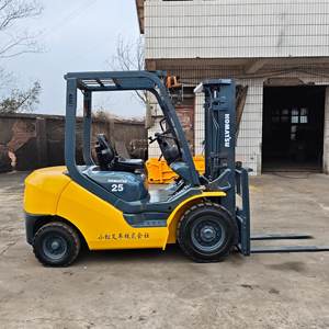 <span class=keywords><strong>Chariot</strong></span> élévateur diesel Komatsu <span class=keywords><strong>d</strong></span>'<span class=keywords><strong>occasion</strong></span> <span class=keywords><strong>de</strong></span> 3 tonnes avec composants <span class=keywords><strong>d</strong></span>'origine, fourches et extensions/housses pour projets <span class=keywords><strong>de</strong></span> terrassement - Product Image 4