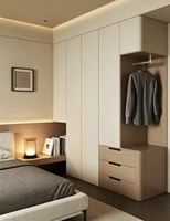 Armoire sur mesure moderne en bois massif de style minimaliste et écologique, avec îlot central, finition blanche, pour chambre à coucher et mobilier de villa
