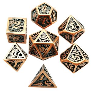 Jeu de dés polyédriques 7 pièces en métal gravé, dés de jeu de société D&D creux, design noir et or, durable - Product Image 3