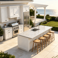 Cuisine extérieure moderne style Hamptons, armoire de cuisine résistante aux UV et au sel, îlot BBQ blanc Shaker, évier, robinet et charnières durables