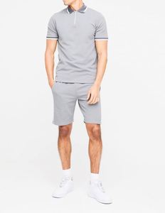 Ensemble de survêtement décontracté d'été gris, coupe ajustée, respirant, imprimé, en piqué interlock rayé, polo et short, 80% coton, 20% polyester - Product Image 1